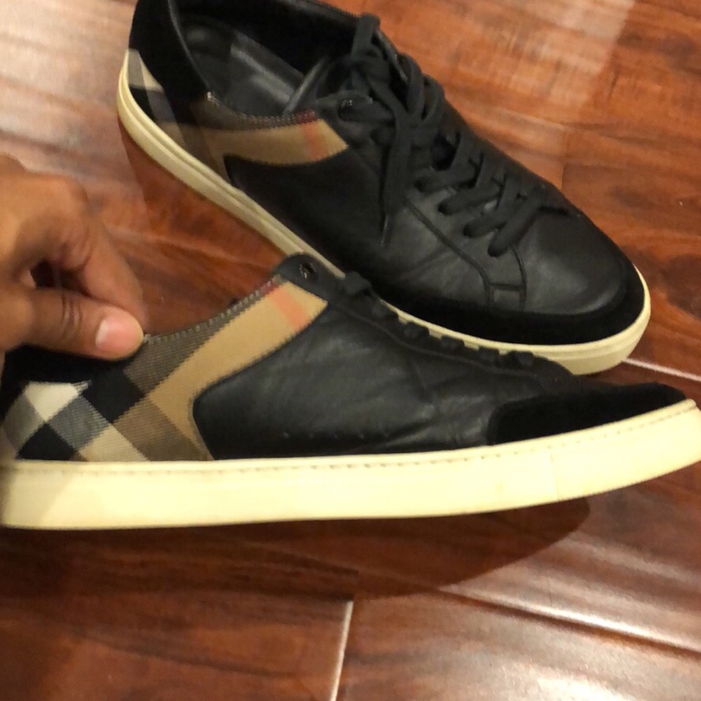 Lightly used Burberry shoes - Picture 6 of 6